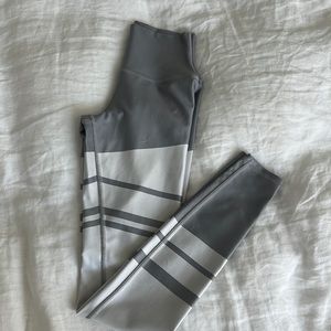 Alo Leggings Size XS Gray and White
